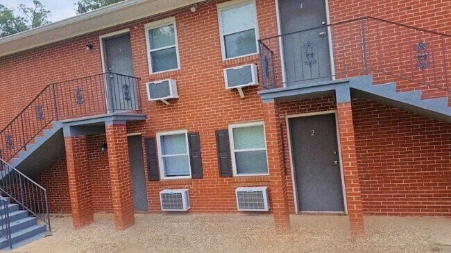 Building Photo - Myles Trace