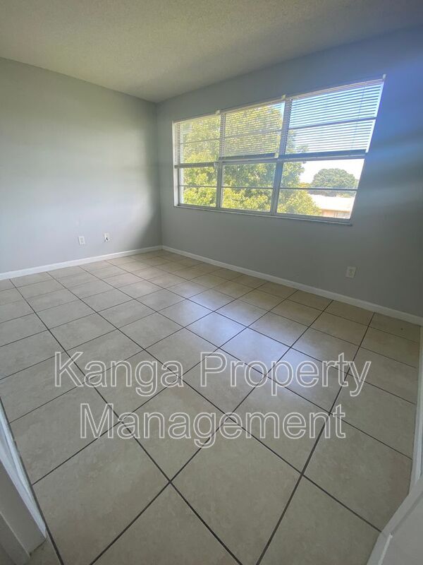 Building Photo - 3206 Louisiana Ave