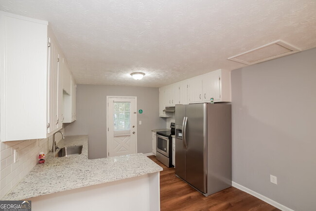 Building Photo - 6513 Mitchell Ln SW