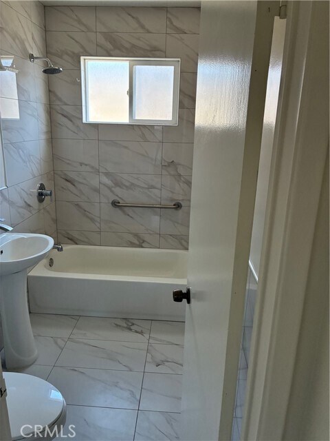 Building Photo - 863 Morada Pl