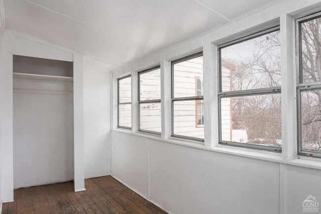 Building Photo - 226 Robinson St