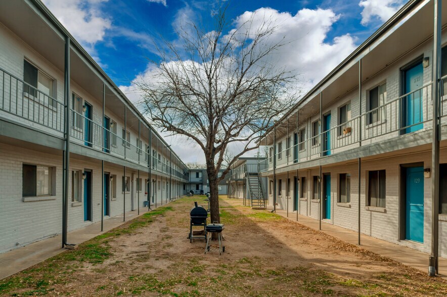 Royal Terrace 306 Martha St Euless TX 76040 Apartment Finder