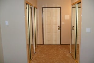 Building Photo - 10640 N Ivy Ct