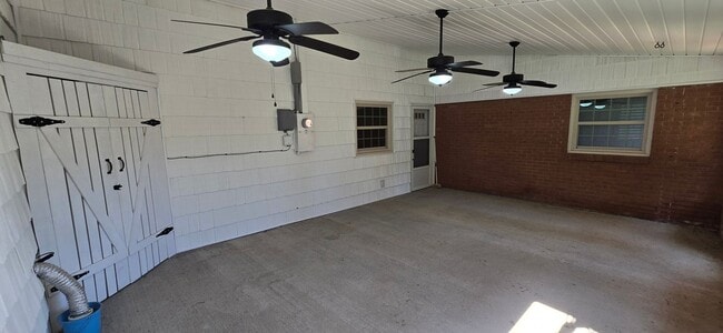 Building Photo - Classic Brick Ranch in Pfafftown