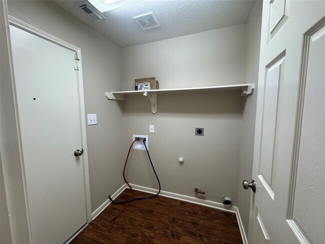 Building Photo - 711 W Clady Dr