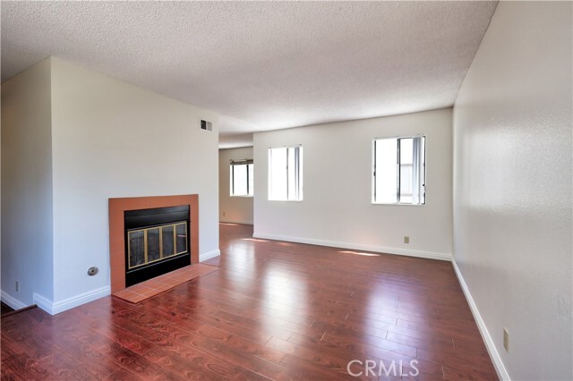 Building Photo - 1290 Elm Ave