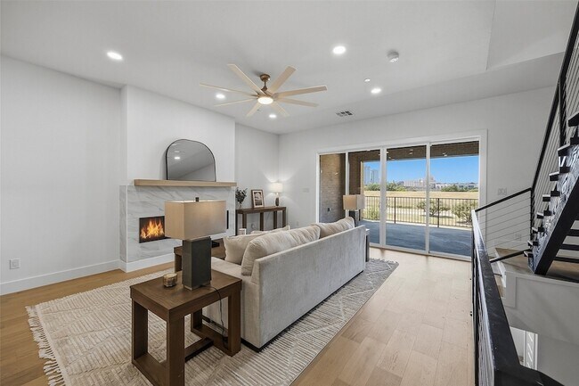 Building Photo - 408 Vista Buena Trl