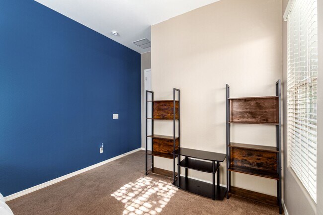 Building Photo - Rare opportunity to lease a house of this ...