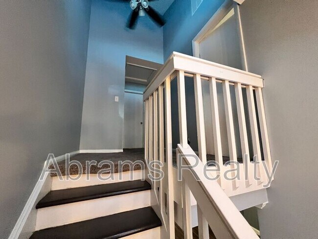 Building Photo - 1136 Glengarry Way