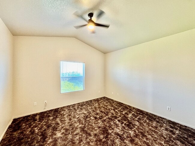 Building Photo - FOR RENT!  3 bedroom 2 bath in Dos Palos