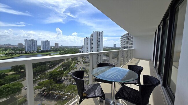 Building Photo - 3731 N Country Club Dr