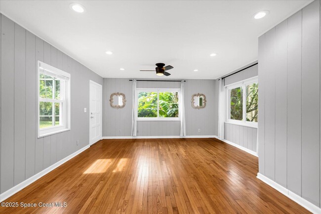 Building Photo - 118 S Indian Cir