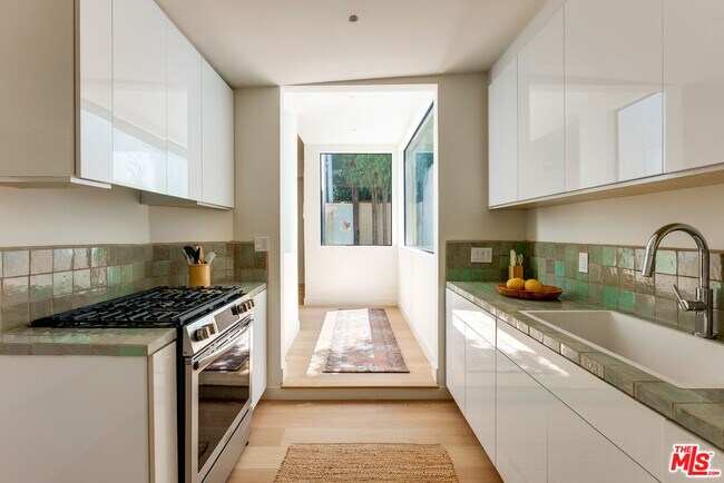 Building Photo - 8754 Dorrington Ave