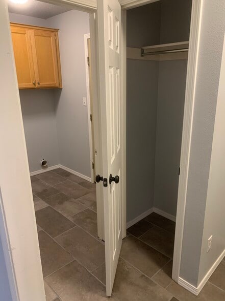 Entry/Laundry Room - 1925 Lovers Ln