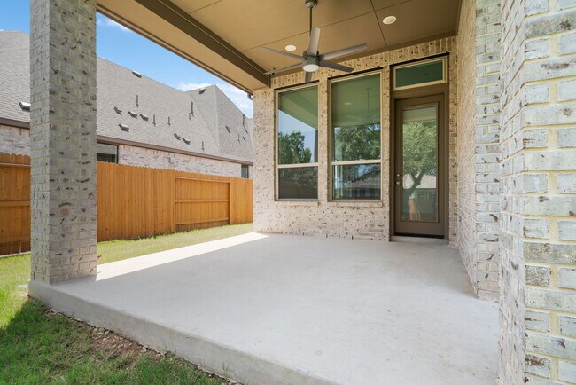 Building Photo - Stunning 4-Bed, 4.5-Bath Home with Pool Access and Private Yard in New Braunfels
