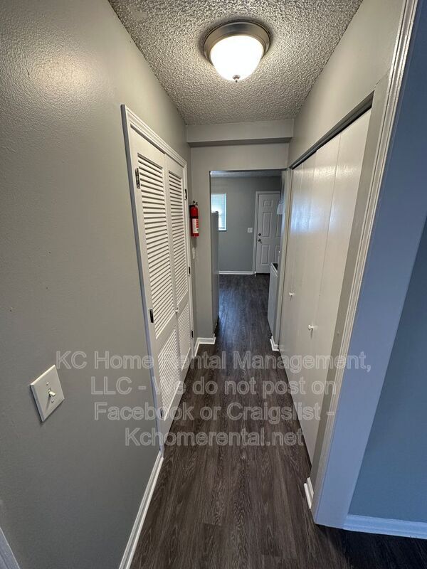 Building Photo - 9223 E 54th St