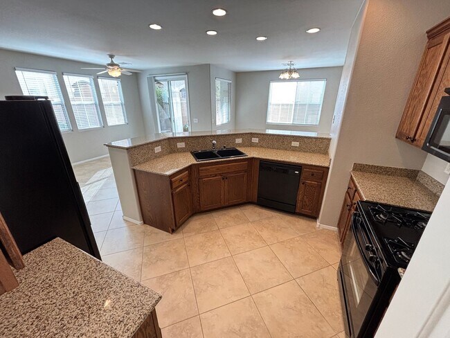 Building Photo - Gorgeous 3Bed/2.5Bath/2Car, 2-Story Home located in Loretta Bay