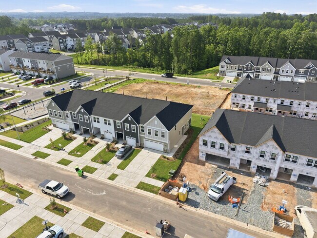 Building Photo - 219 Deercroft Dr