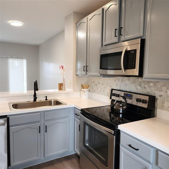 Building Photo - 10672 Savannah Wood Ct