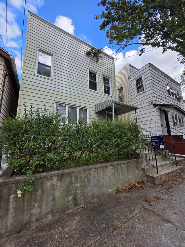 Building Photo - 282 Neptune Ave