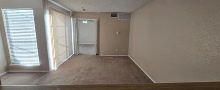 Building Photo - 9811 Walnut St