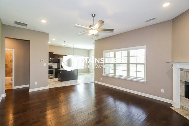 Building Photo - 5 Bedroom Pet-Friendly Home in Oakland, TN with Main Street Renewal
