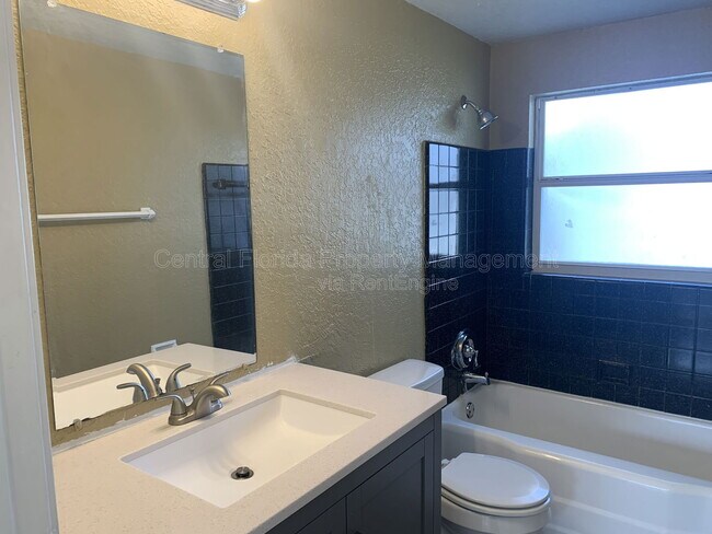 Building Photo - 202 Bamboo Dr