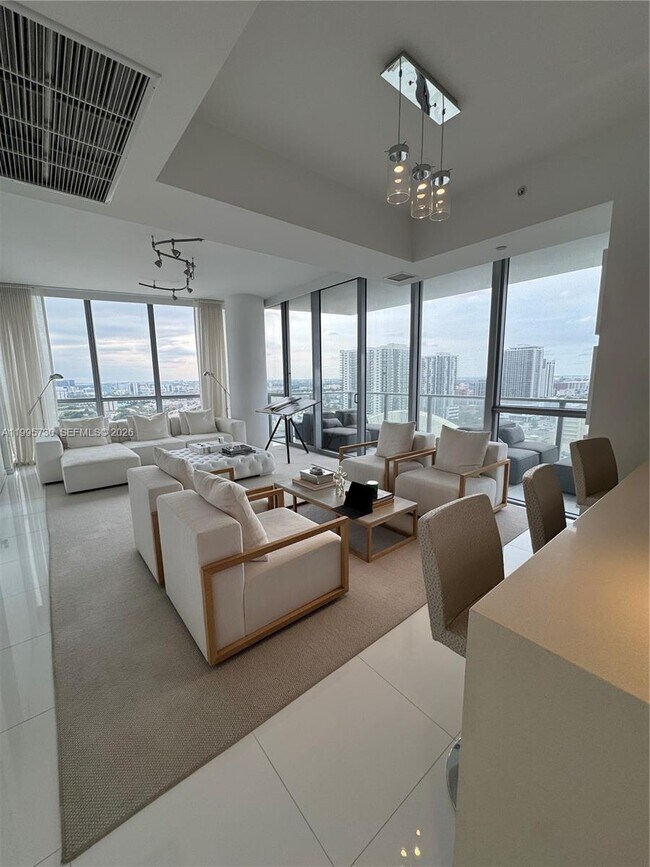 Building Photo - 1100 Biscayne Blvd