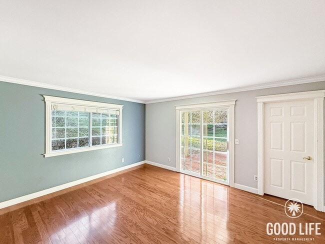 Building Photo - Beautiful 3Bd/2Ba Home On Over an Acre Lot!