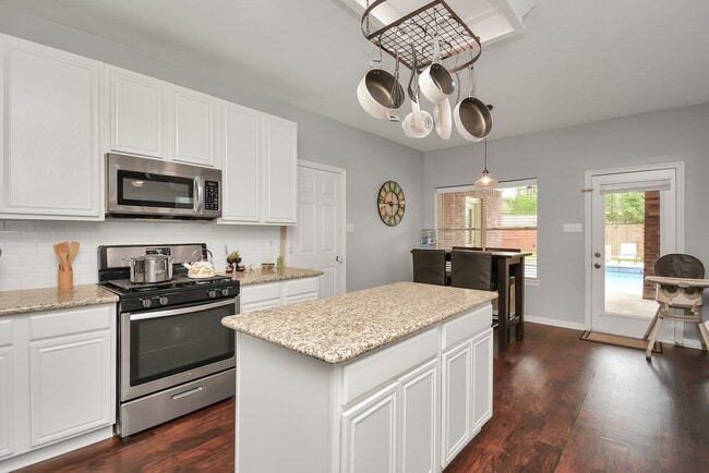 Building Photo - 2322 Lord Nelson Dr