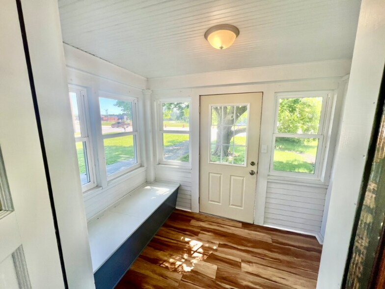 Building Photo - 1032 N Rapids Rd