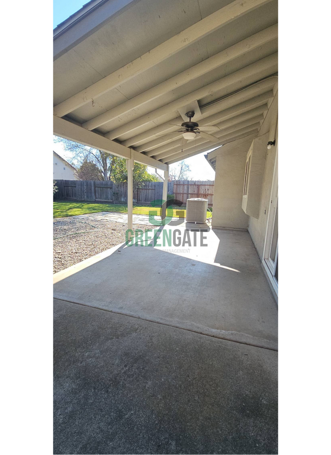 Building Photo - Now Available! Spacious 3 Bedroom, 2 Bathroom Home.