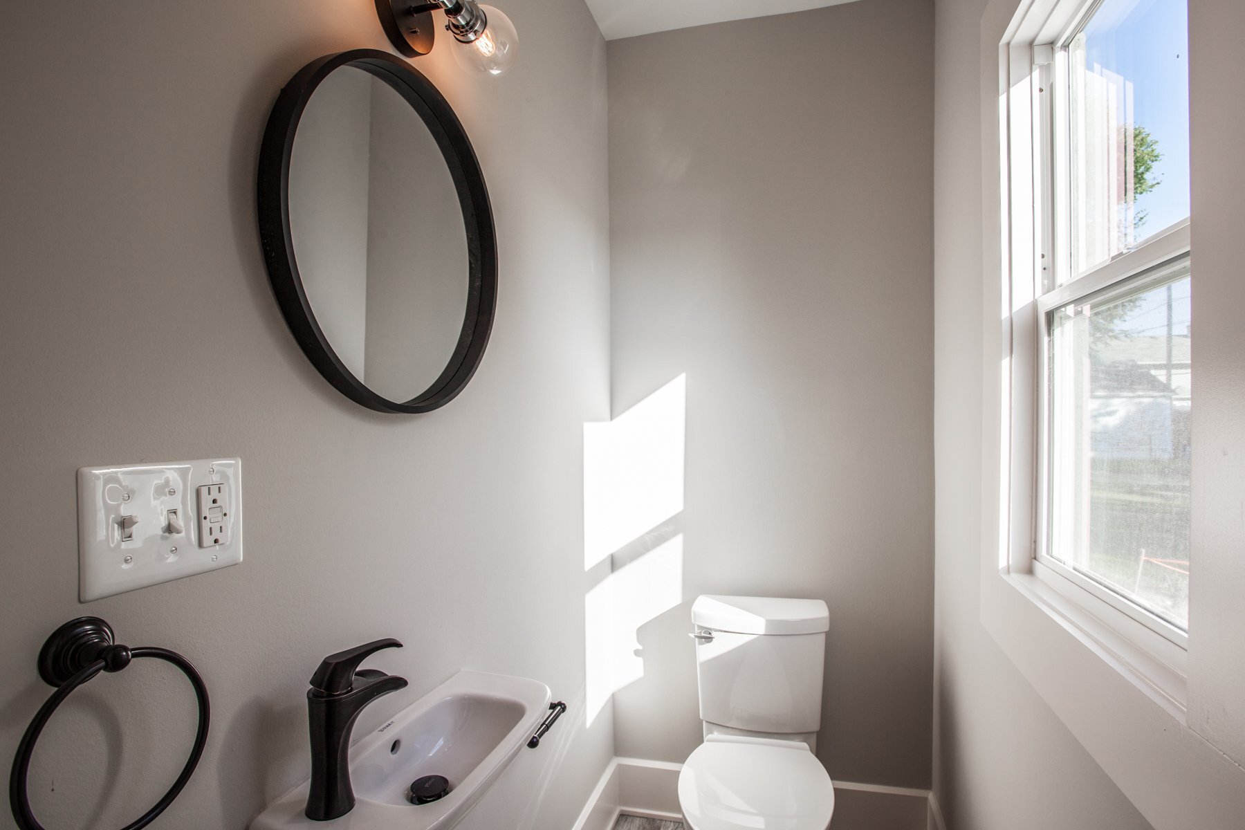 Building Photo - 3841 N Park Ave