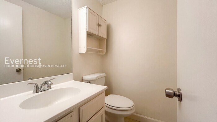 Building Photo - 900 Taulbee Ln