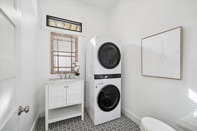 Building Photo - 415 Arlington St