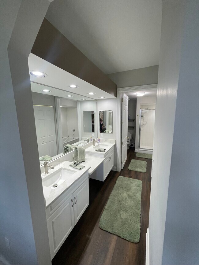 Building Photo - 4620 Riverwalk Village Ct