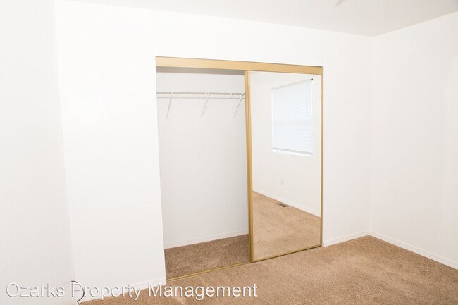 Building Photo - 2 br, 1 bath House - 401 RED MAPLE