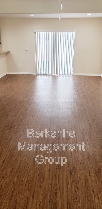 Building Photo - 1012 Dossey Oaks Ln