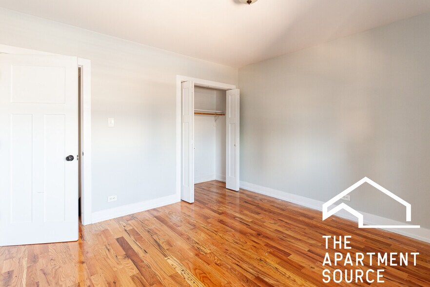 Building Photo - 560 W Arlington Pl
