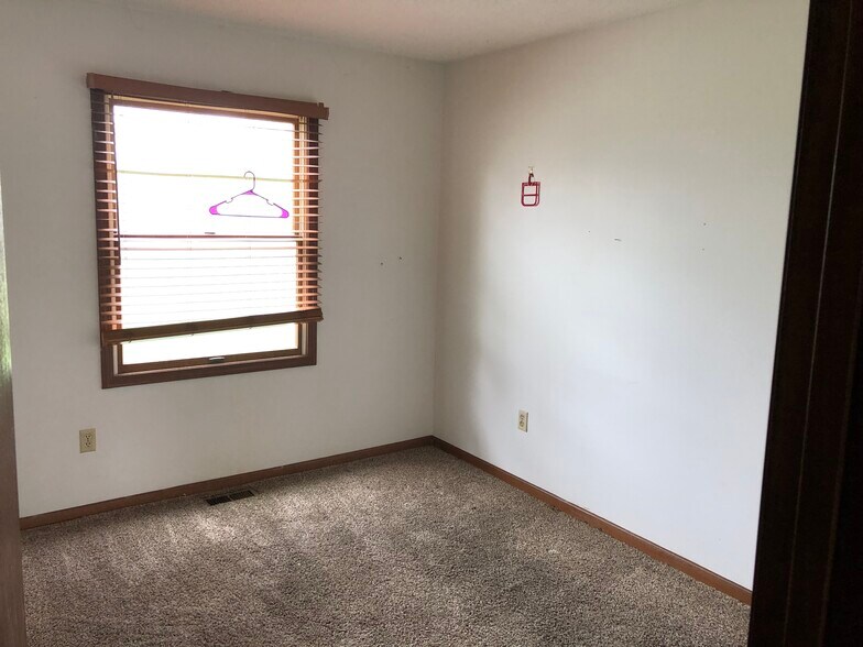1st Bedroom - 615 N Washington St