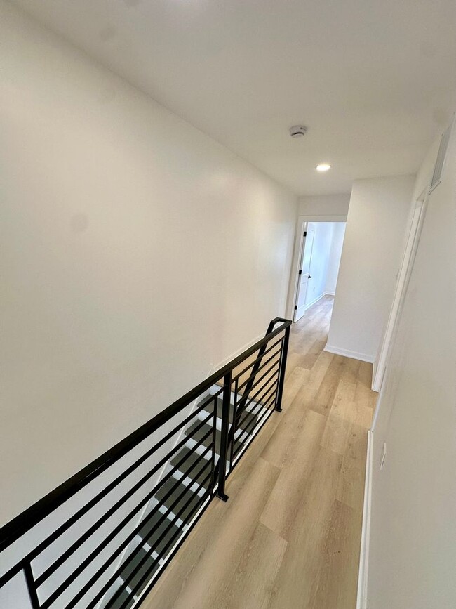 Building Photo - Fully renovated, bright, and spacious 3-bedroom, 1.5-bath home in an amazing location.