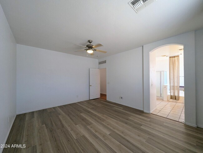 Building Photo - 1530 E Branham Ln