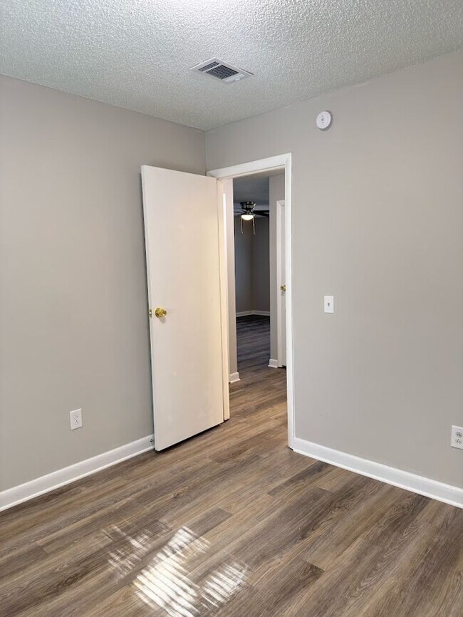 Building Photo - 107 Sea Parc St