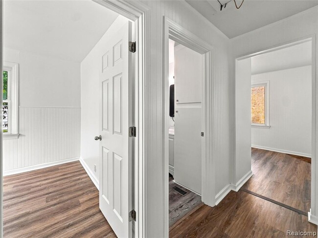 Building Photo - 2223 E Bergin Ave