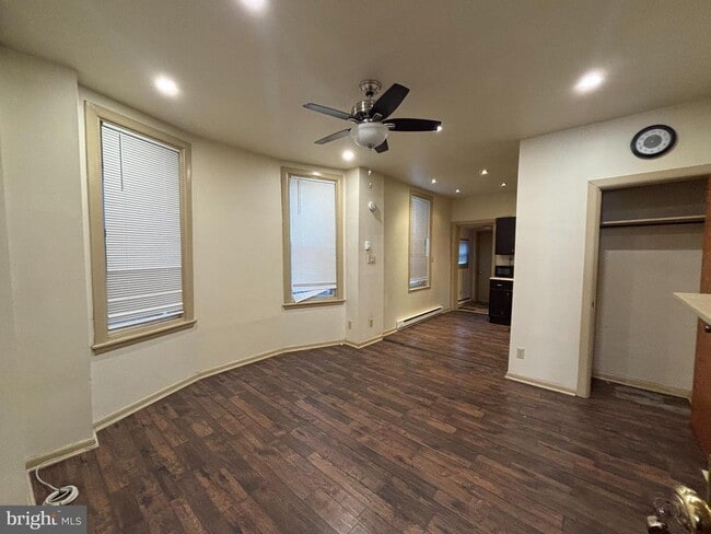 Building Photo - 3734 N Sydenham St