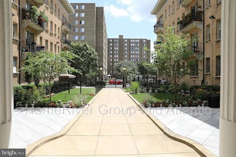 Building Photo - 1401 Columbia Rd NW