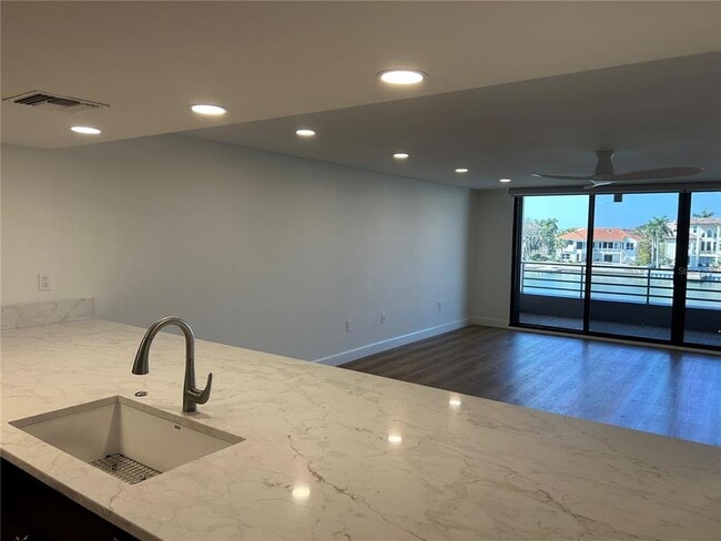 Building Photo - 6260 Kipps Colony Ct S