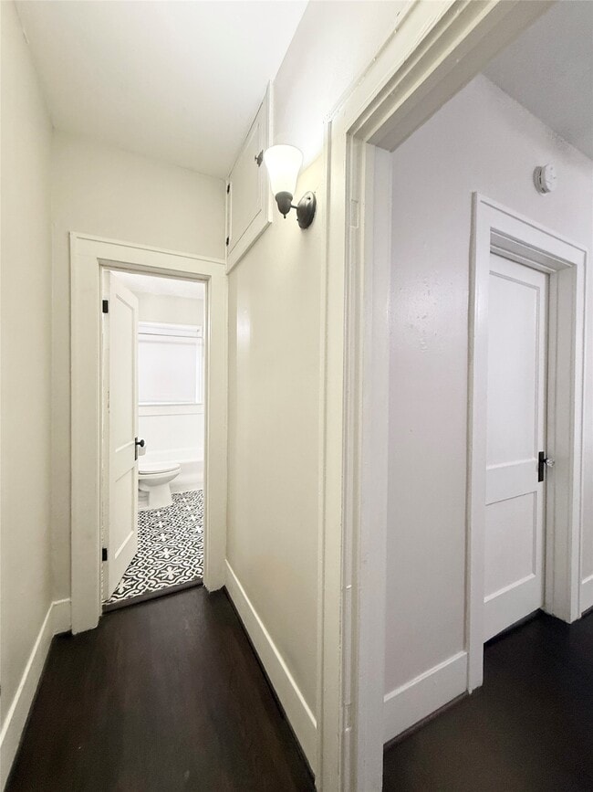 Building Photo - 1126 Berthea St