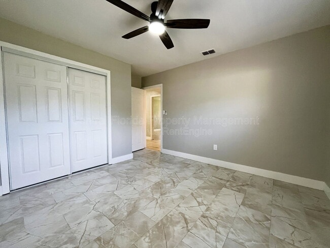 Building Photo - 1510 Altaloma Ave