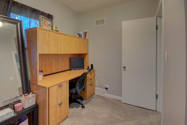 Building Photo - 3 bed home